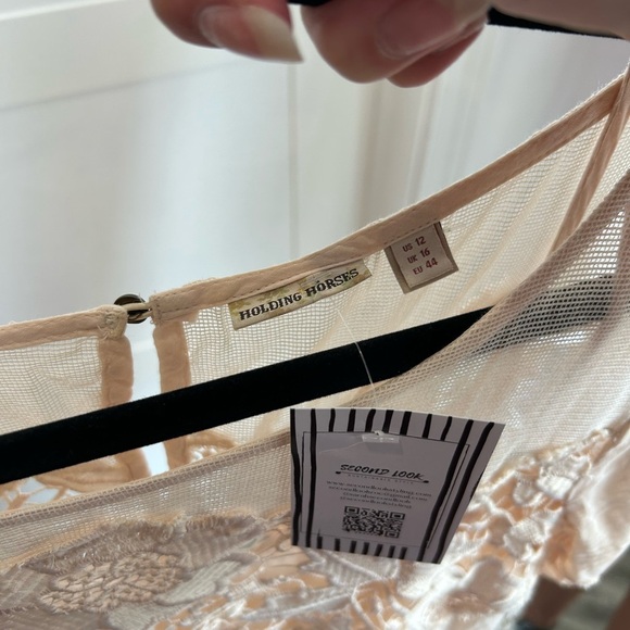 Holding Horses Anthropologie Beige Lace Dress size 12 - Picture 6 of 7